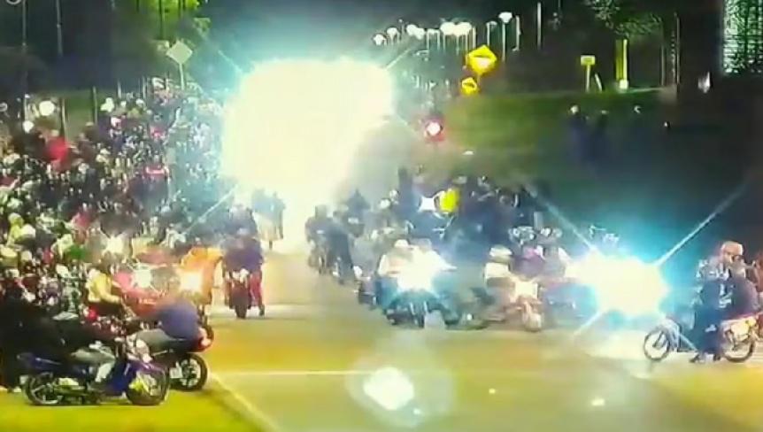 MOTOS