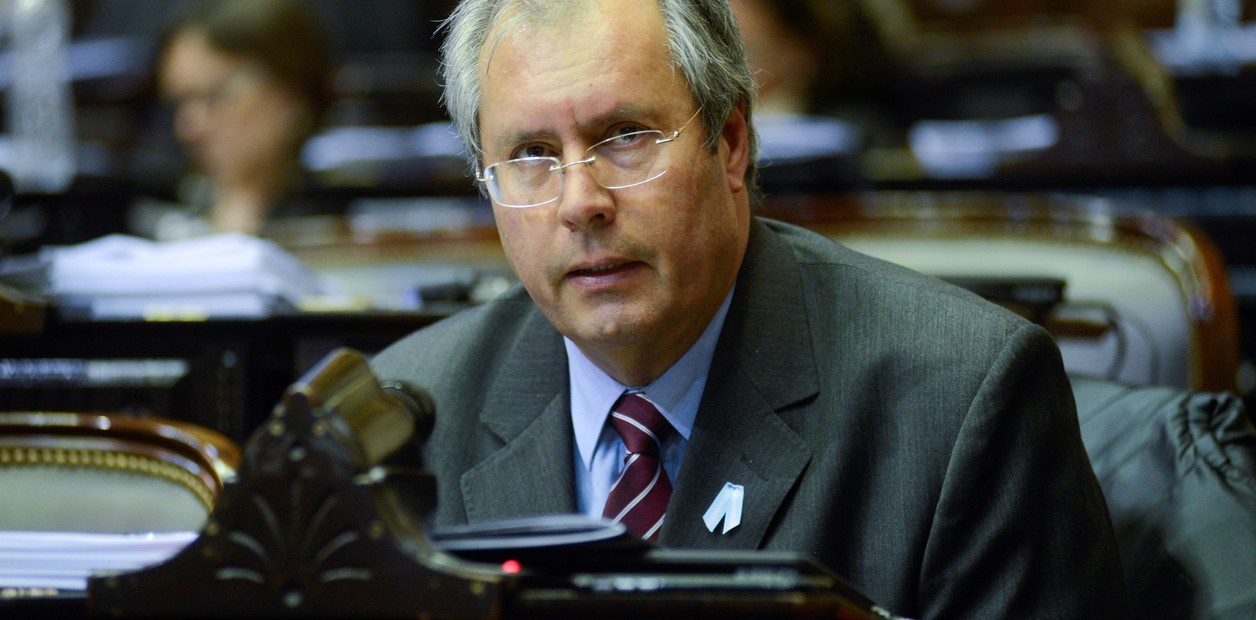 HÉCTOR OLIVARES