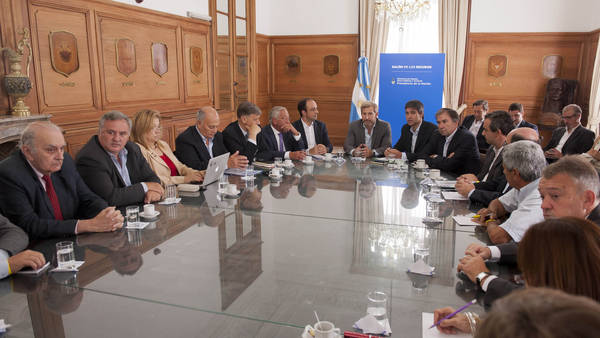 Rogelio-Frigerio-dirigentes-Presidencia-Telam_CLAIMA20160128_0253_28