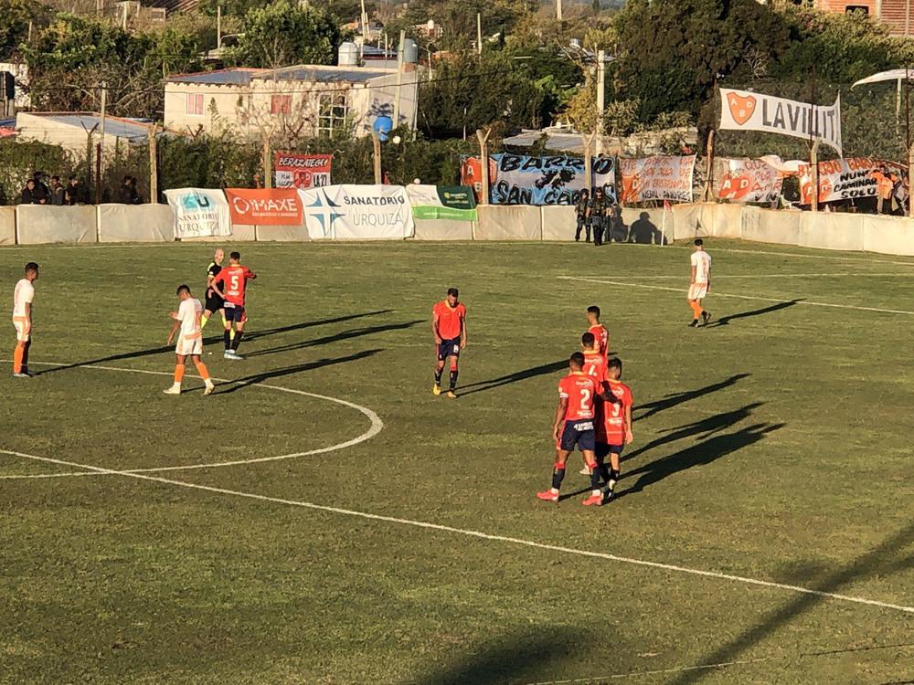 Líder Berazategui empató con Deportivo Español en la Primera C